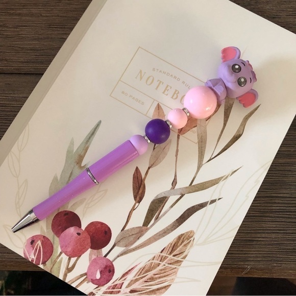 Disney doorables: Winnie the Pooh: Lumpy handmade beaded pen - Picture 2 of 3